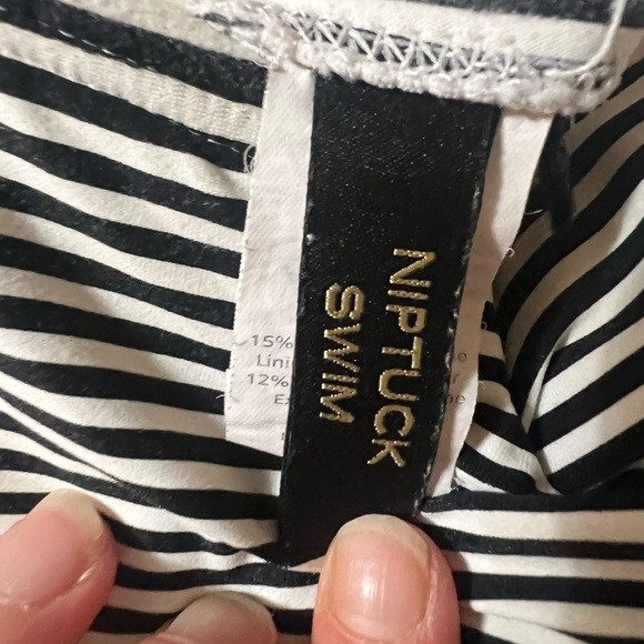 Nip Tuck one piece swimsuit size 4. Fits all cup sizes, has adjustable straps. - Picture 5 of 5